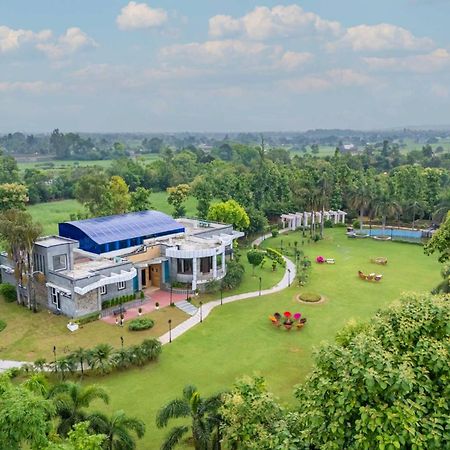 Stayvista At Wandering Vines Indoor Pool 4Bhk Luxury Villa In Delhi Sohna エクステリア 写真