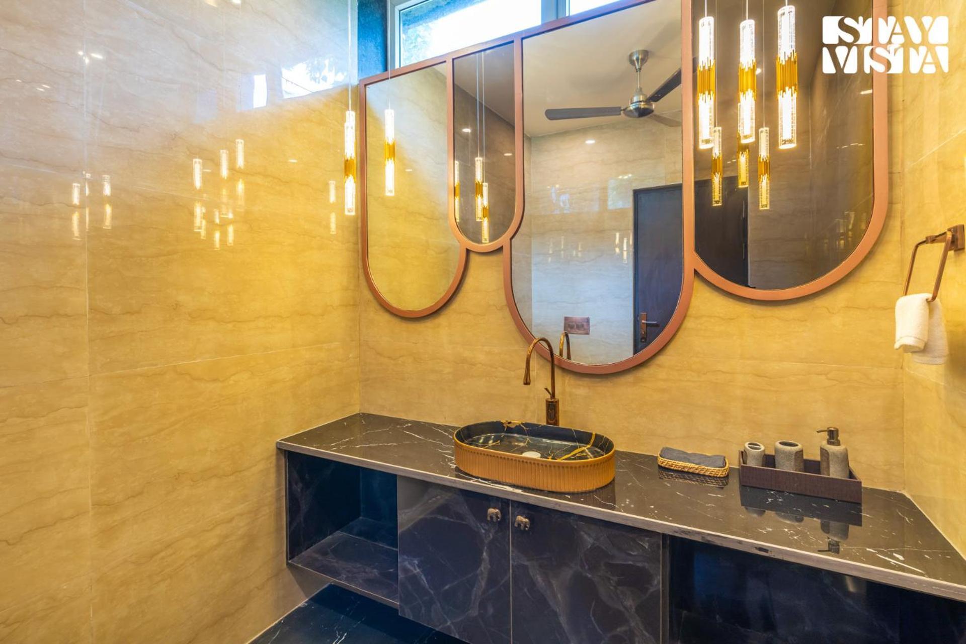 Stayvista At Wandering Vines Indoor Pool 4Bhk Luxury Villa In Delhi Sohna エクステリア 写真