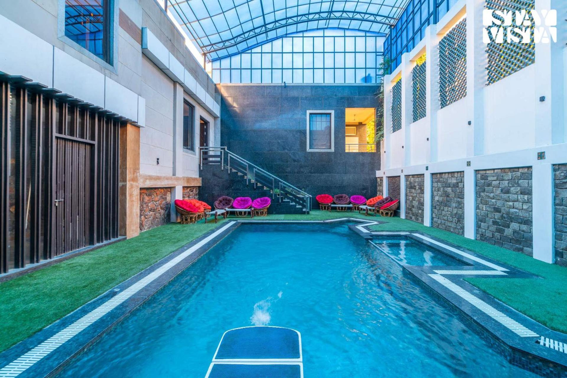 Stayvista At Wandering Vines Indoor Pool 4Bhk Luxury Villa In Delhi Sohna エクステリア 写真
