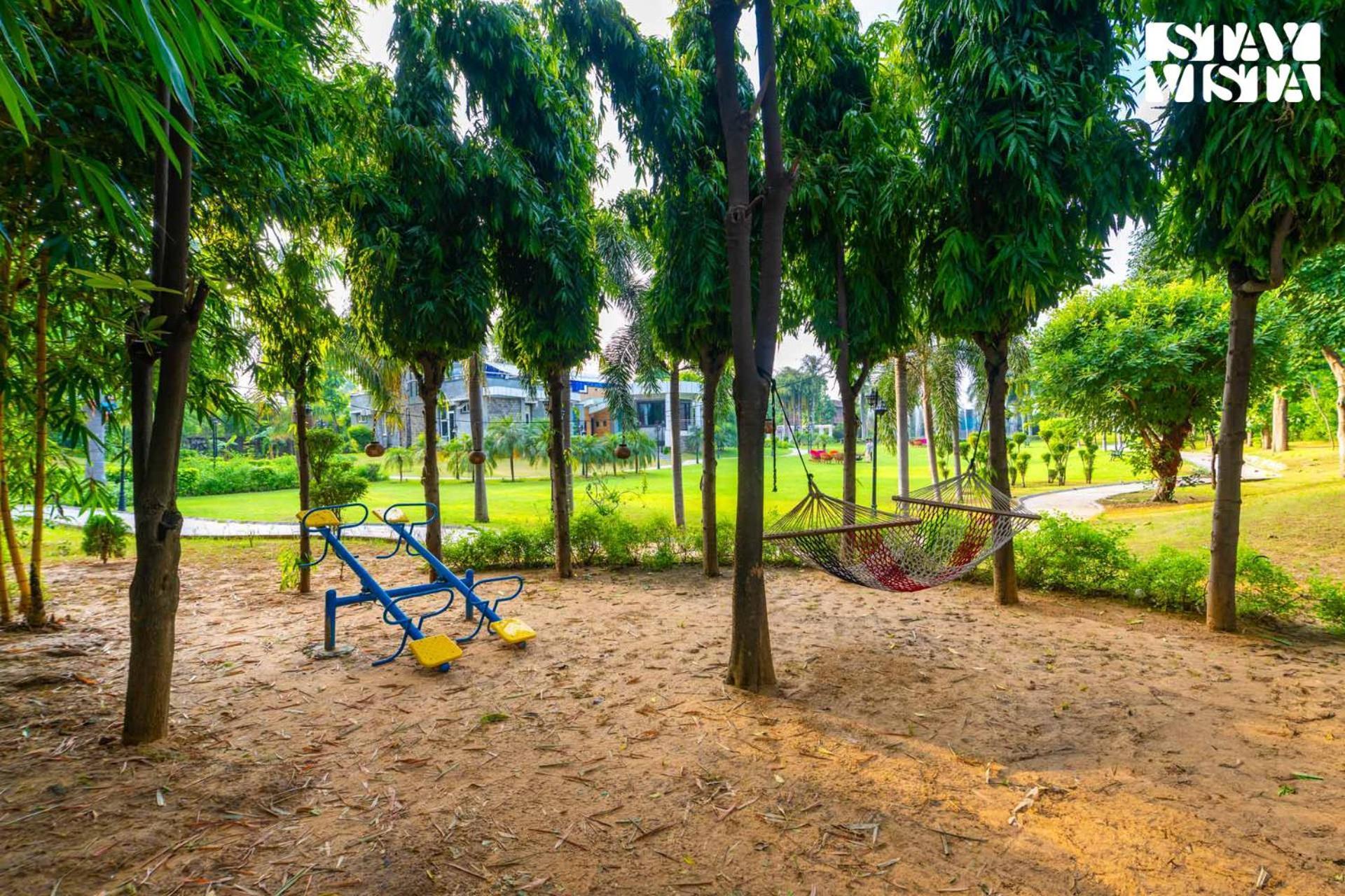 Stayvista At Wandering Vines Indoor Pool 4Bhk Luxury Villa In Delhi Sohna エクステリア 写真