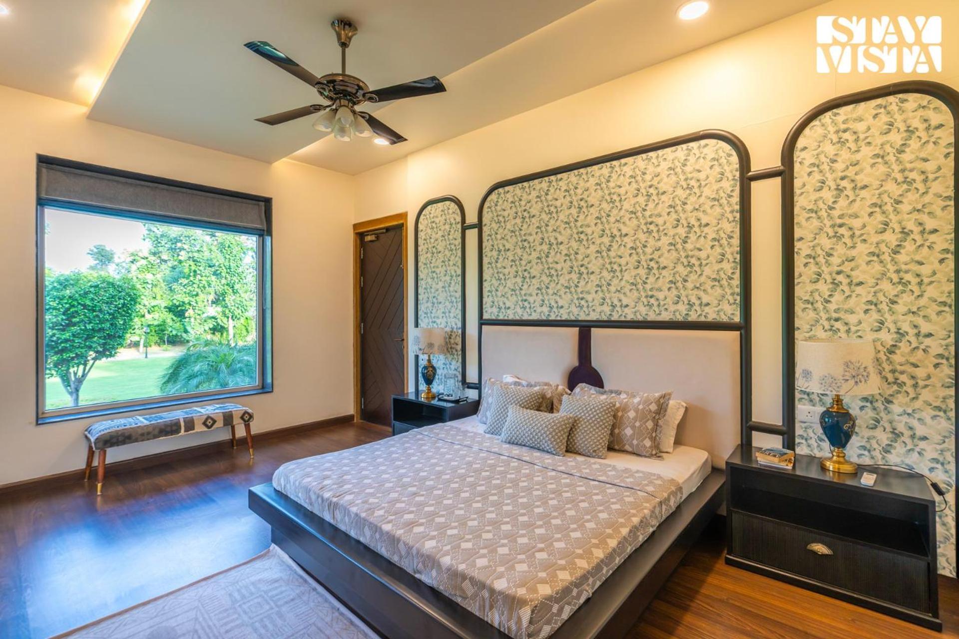 Stayvista At Wandering Vines Indoor Pool 4Bhk Luxury Villa In Delhi Sohna エクステリア 写真