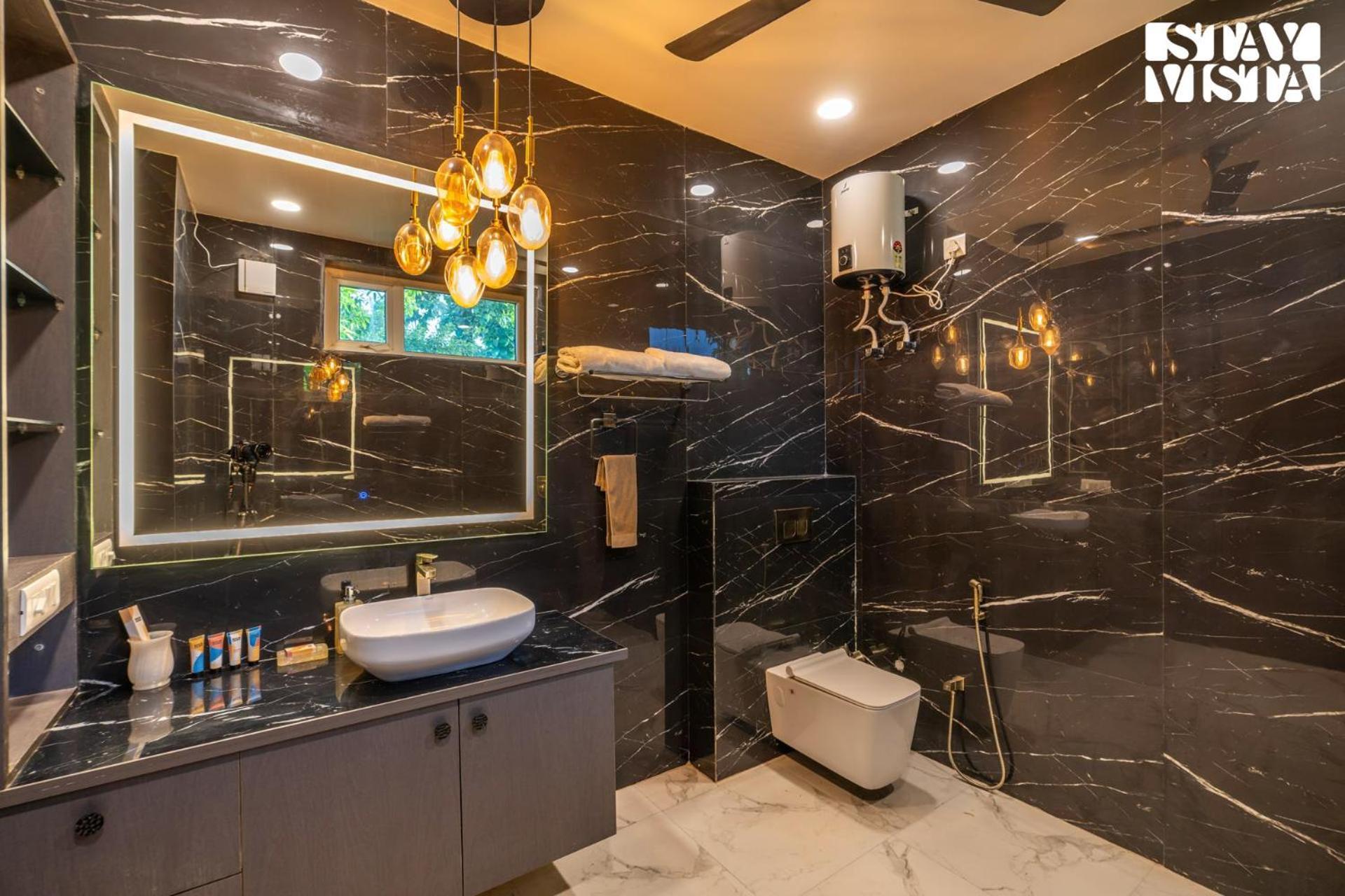 Stayvista At Wandering Vines Indoor Pool 4Bhk Luxury Villa In Delhi Sohna エクステリア 写真