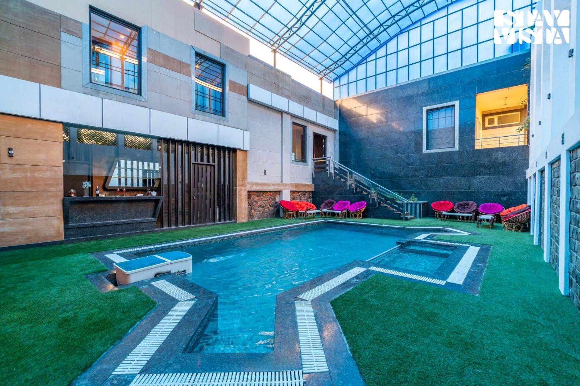 Stayvista At Wandering Vines Indoor Pool 4Bhk Luxury Villa In Delhi Sohna エクステリア 写真