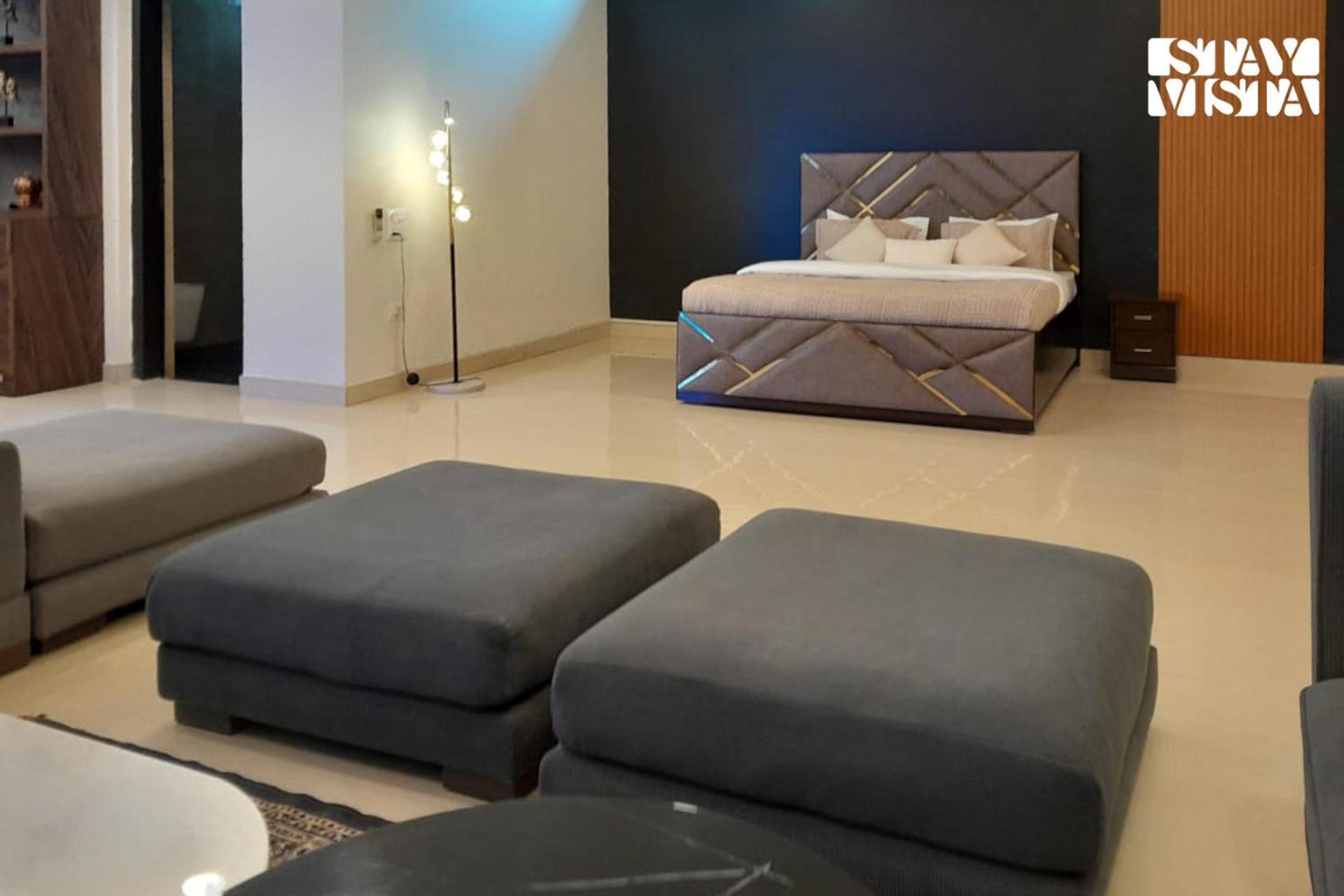 Stayvista At Wandering Vines Indoor Pool 4Bhk Luxury Villa In Delhi Sohna エクステリア 写真