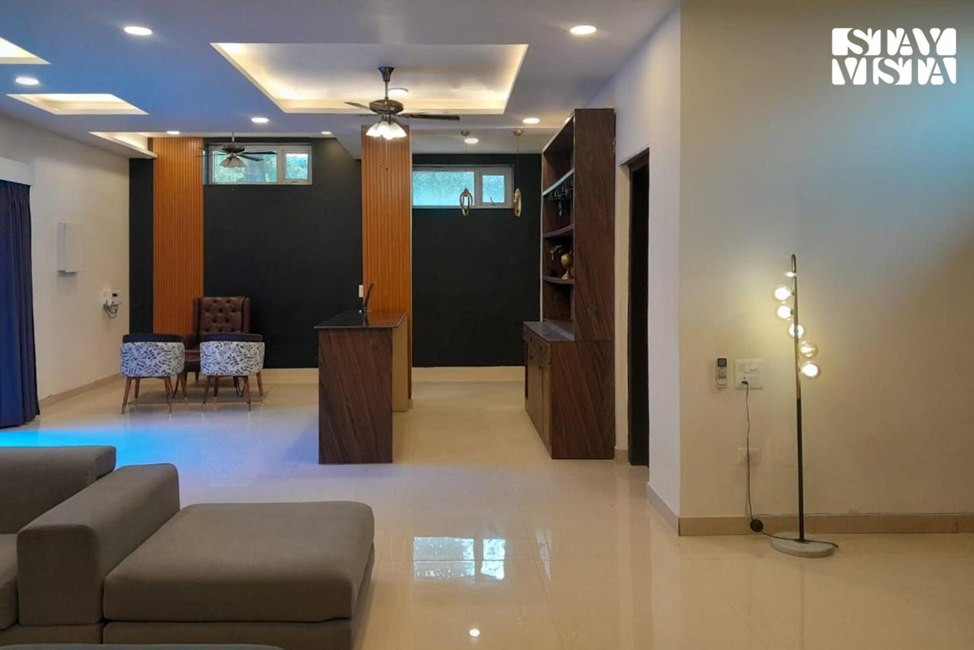 Stayvista At Wandering Vines Indoor Pool 4Bhk Luxury Villa In Delhi Sohna エクステリア 写真
